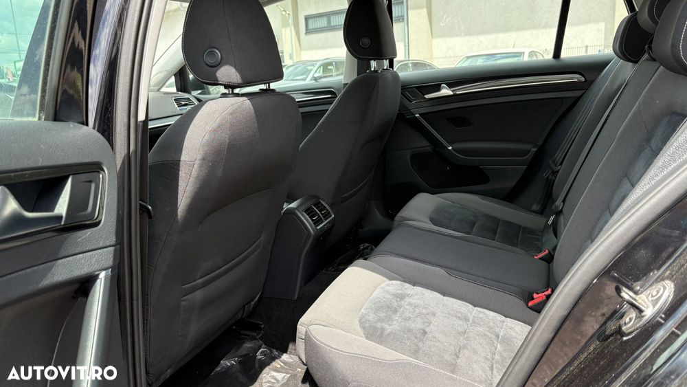 Volkswagen Golf - 19