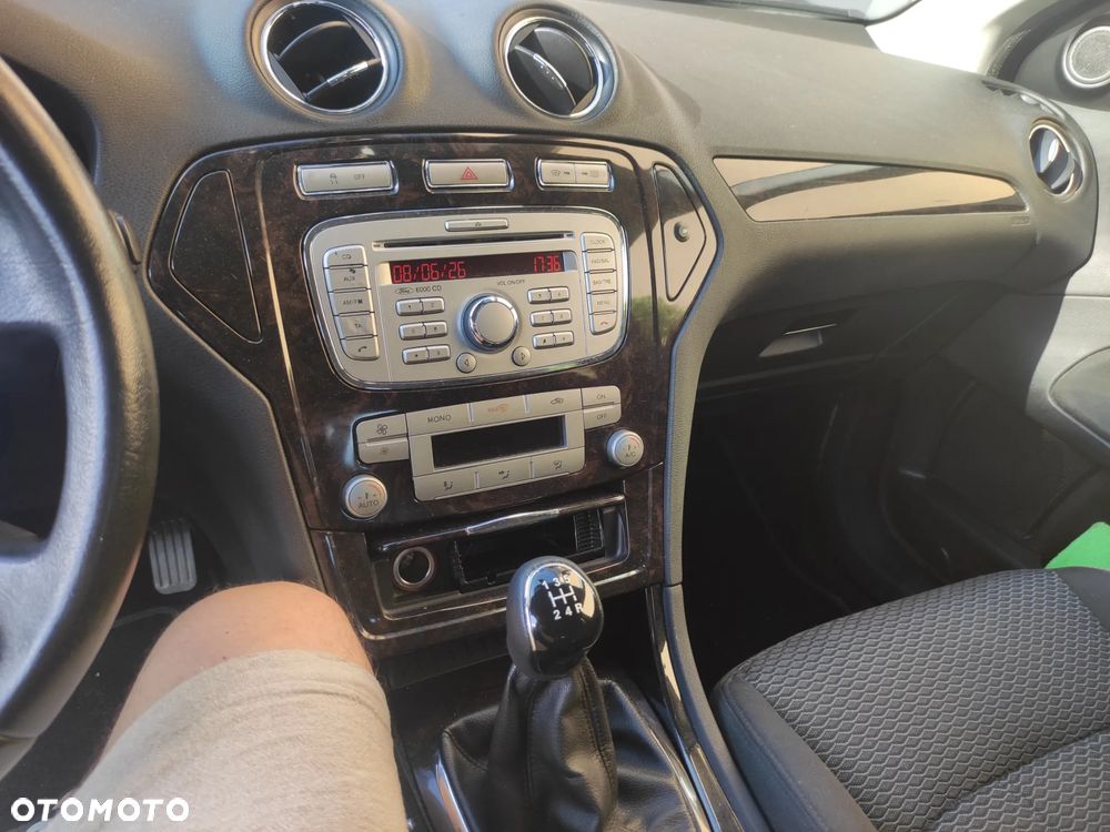 Ford Mondeo 1.6 Ghia - 9