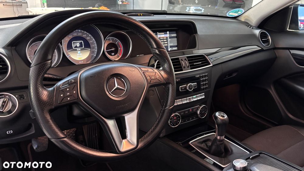 Mercedes-Benz Klasa C 220 CDI BlueEff - 16