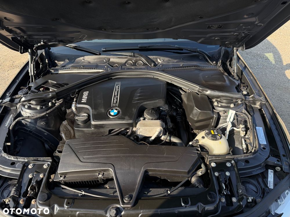 BMW Seria 3 320i xDrive - 9