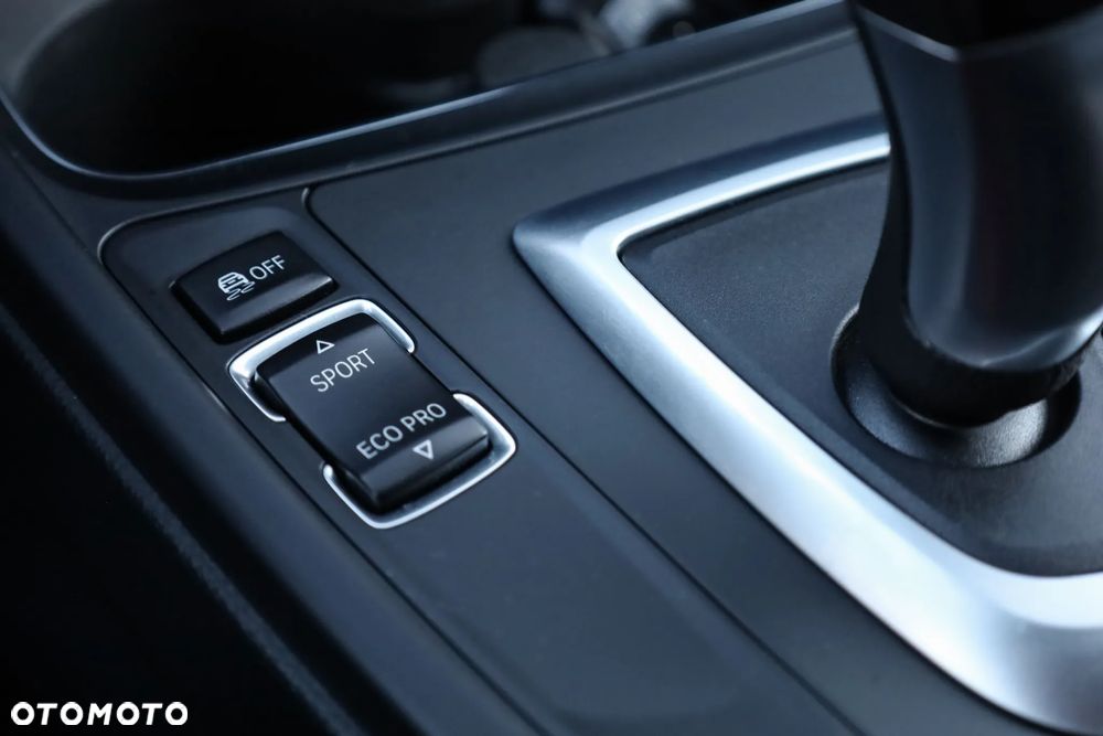 BMW Seria 3 318i - 21