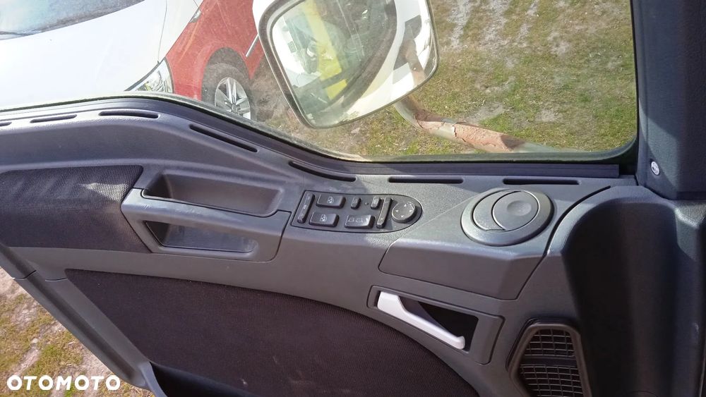 Kierownica multifunkcja licznik zegary panel szyb lusterek retarder deska rozdzielcza CB radio tachograf schowek kufer głośnik szyberdach MAN TGL - 7