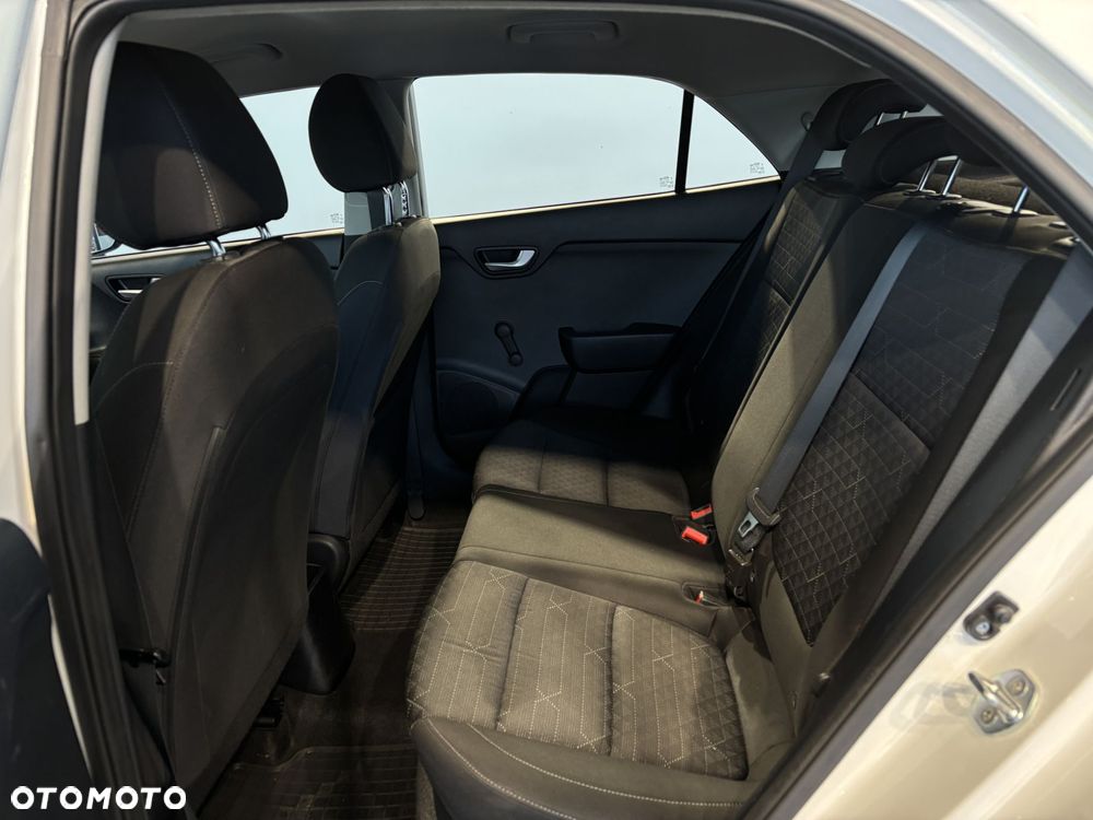 Kia Rio - 12