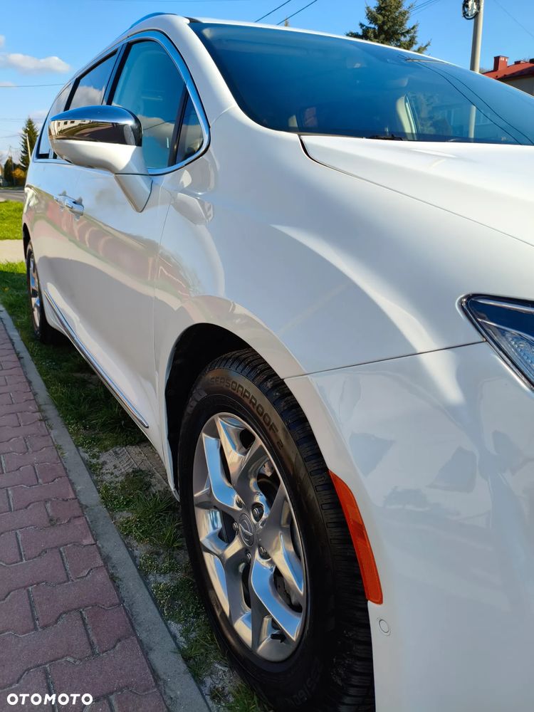 Chrysler Pacifica - 4