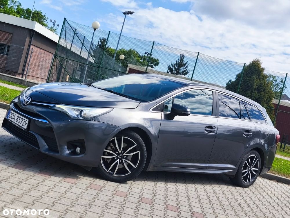 Toyota Avensis Touring Sports 2.0 D-4D Executive - 4