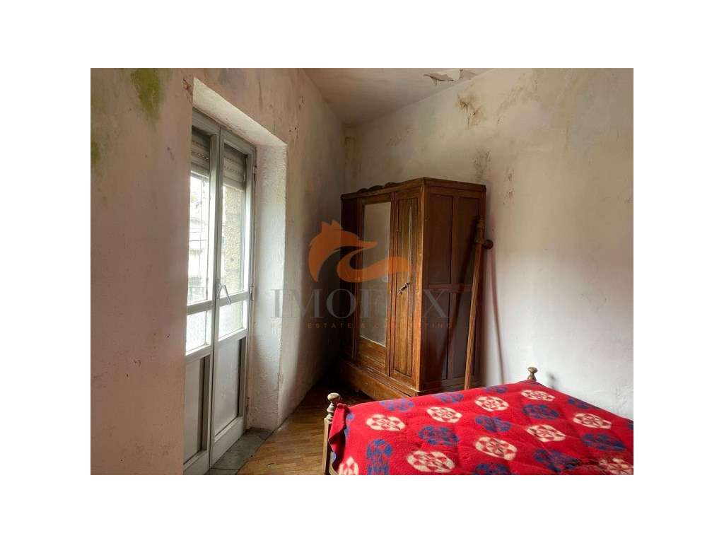 Casa para renovar com 2 quartos em Avô, Oliveira do Hospital - Grande imagem: 2/12