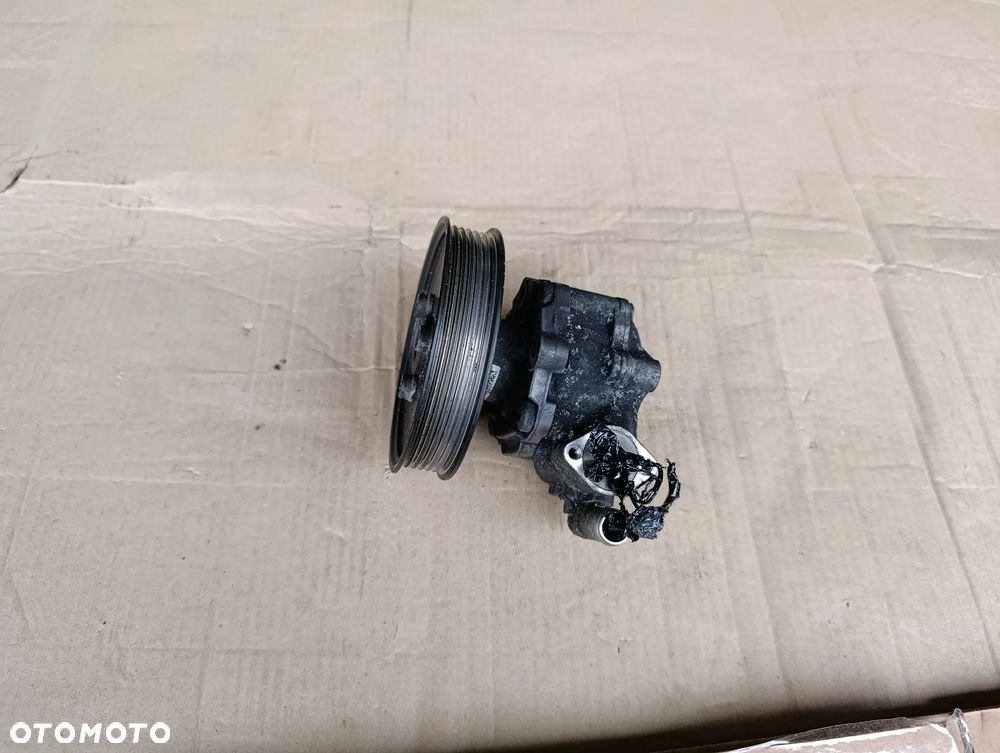 AUDI A4 B8 2.7 TDI POMPA WSPOMAGANIA 8K0145154E - 1