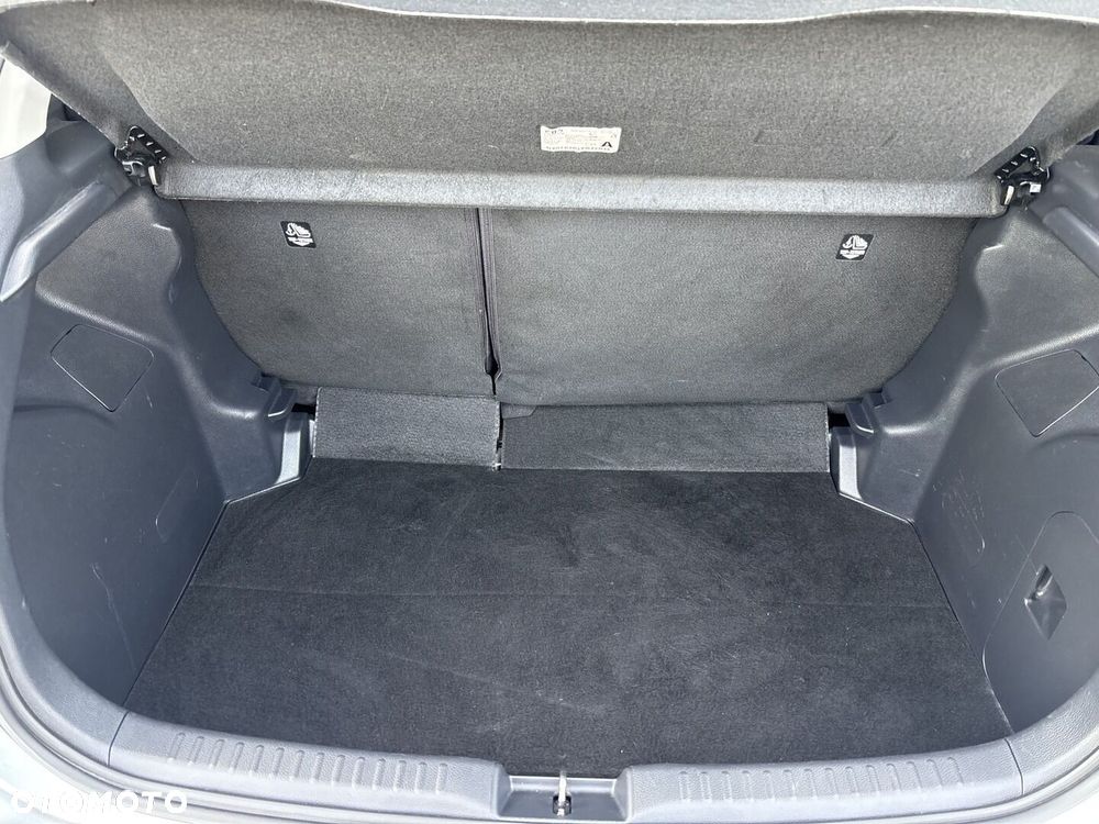 Toyota Yaris Hybrid 1.5 Style - 19