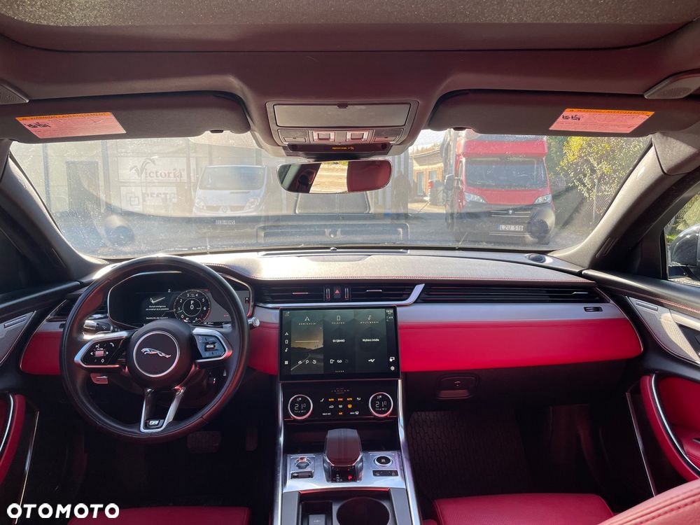 Jaguar XF 2.0 P300 AWD R-Dynamic S - 11