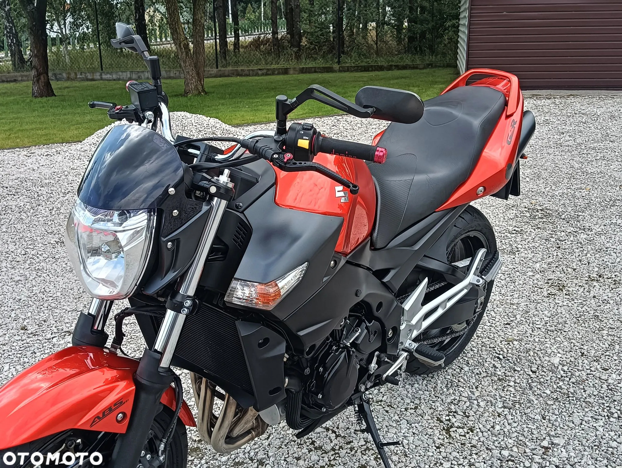 Suzuki GSR - 14