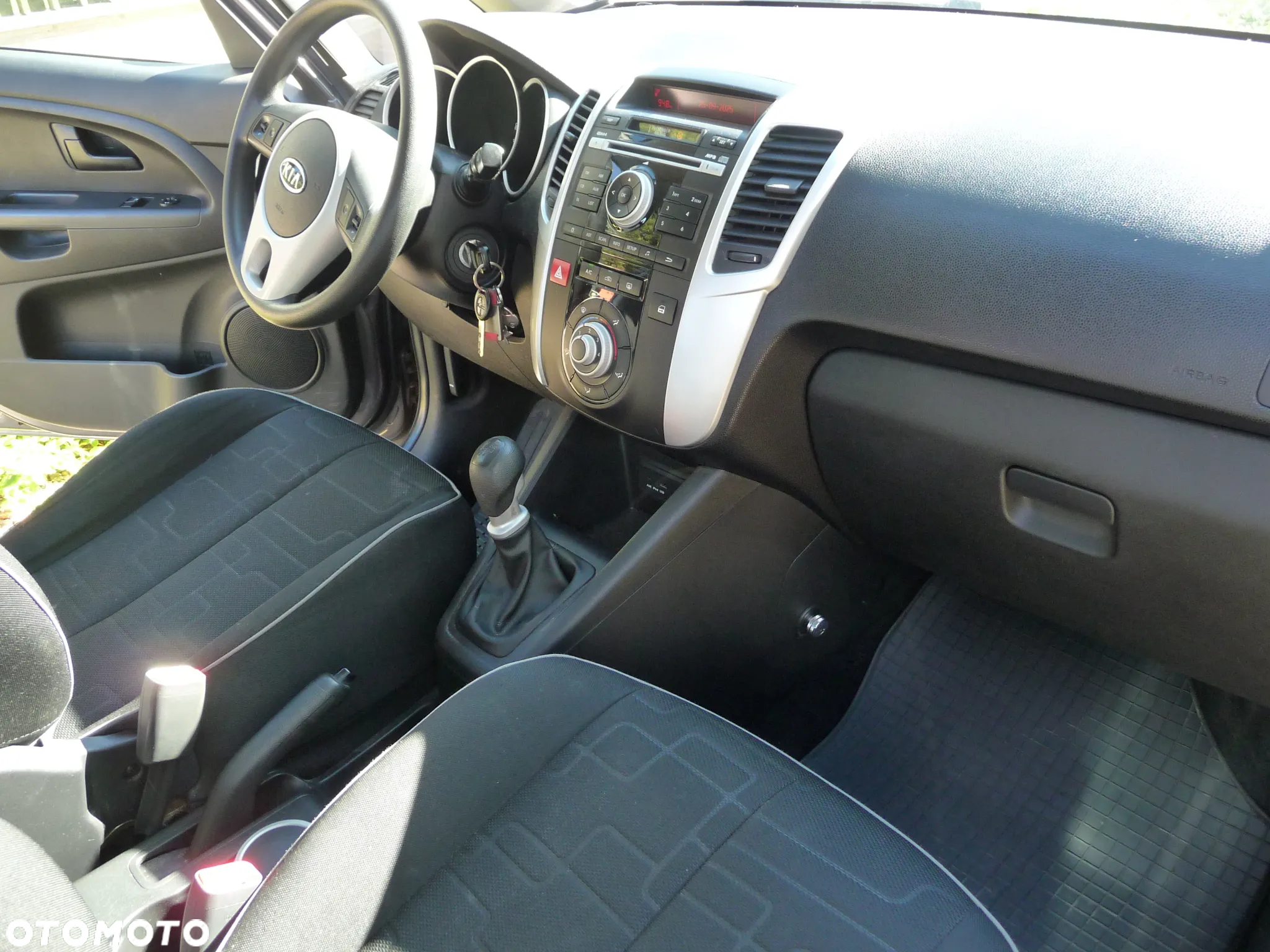 Kia Venga - 10