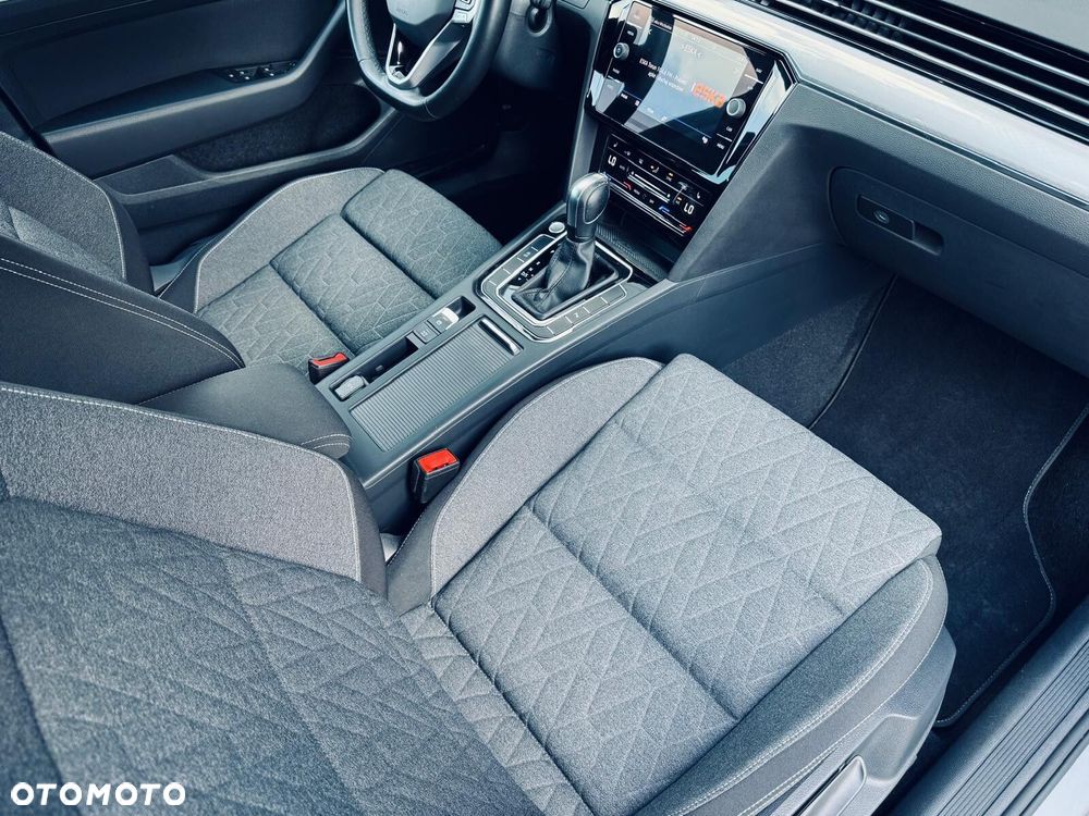 Volkswagen Passat 2.0 TDI SCR DSG Business - 17