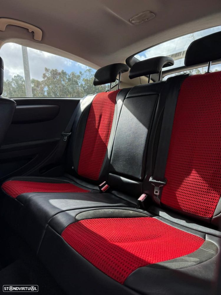 Citroën C4 1.6 HDi 110 by Loeb - 11