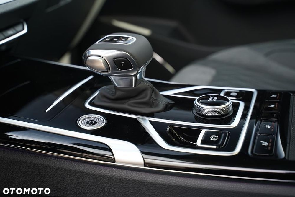 Hongqi HS5 2.0T AWD - 25