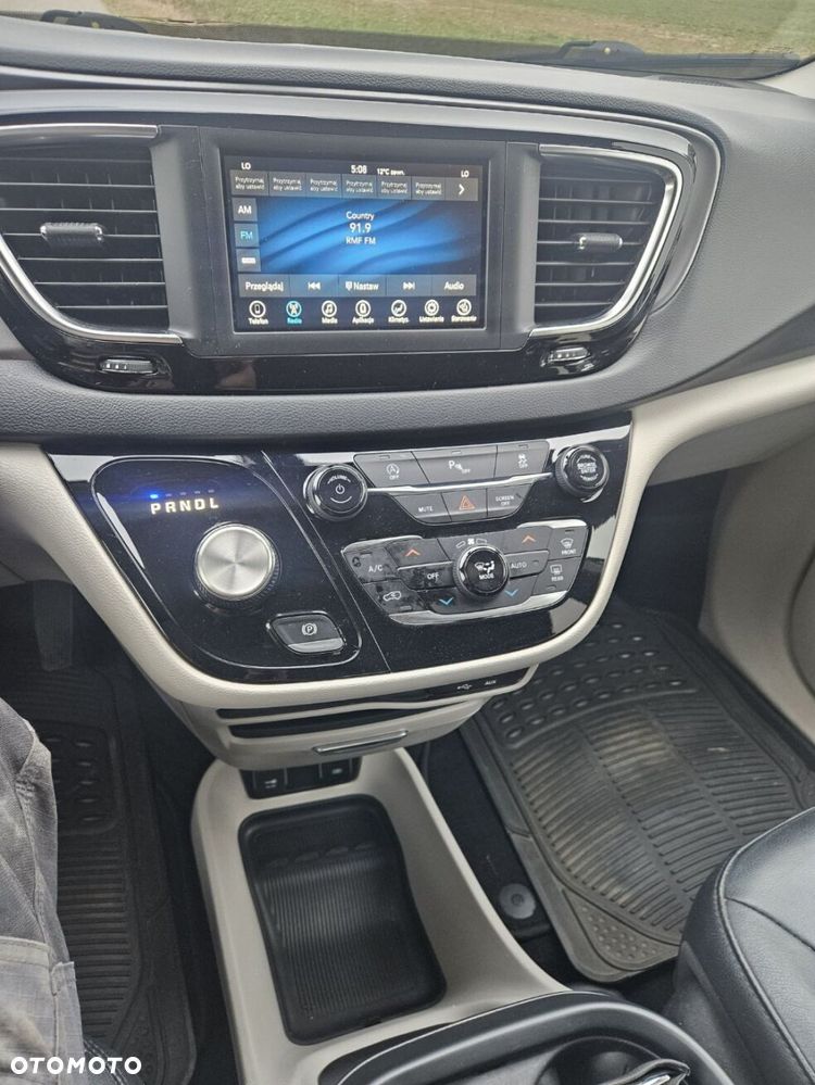 Chrysler Pacifica - 12