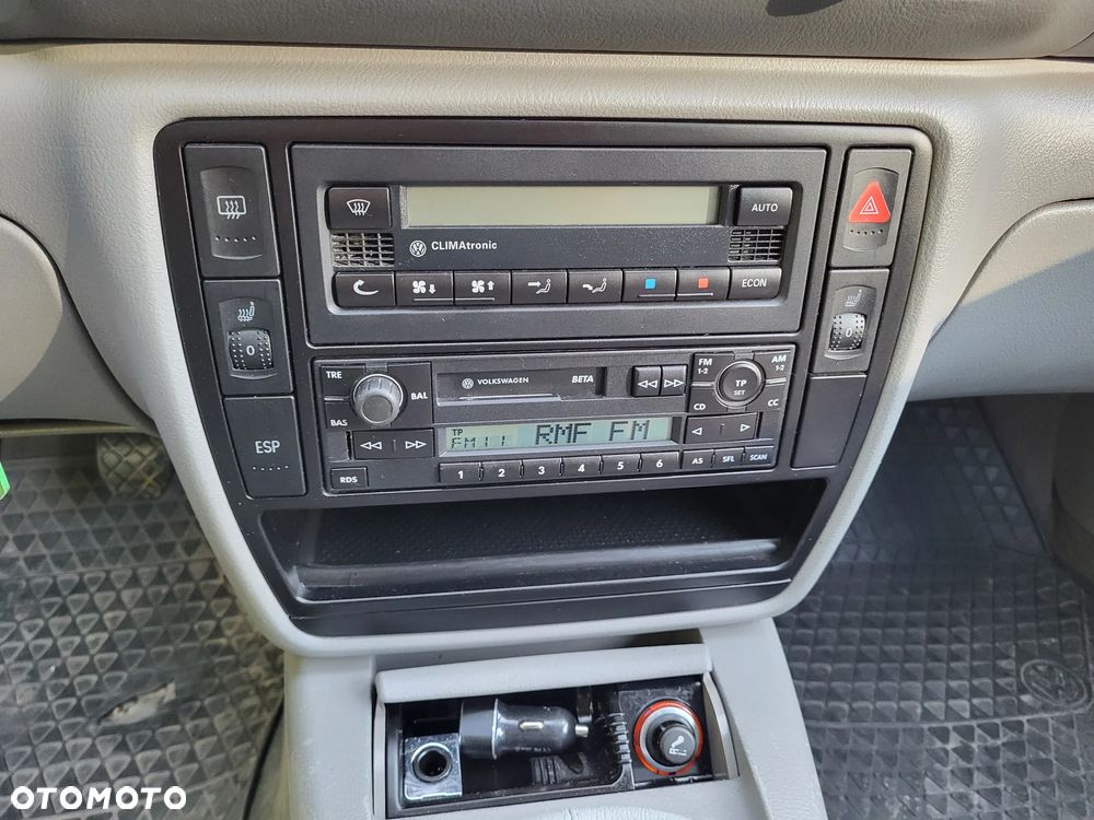 Volkswagen Passat 1.9 TDI Comfortline Family - 14