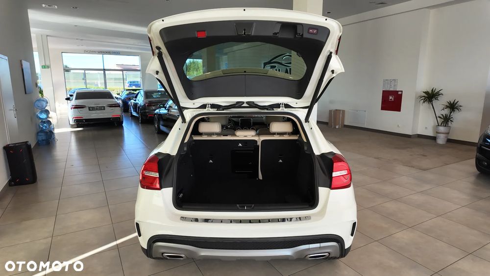 Mercedes-Benz GLA 250 4-Matic - 40