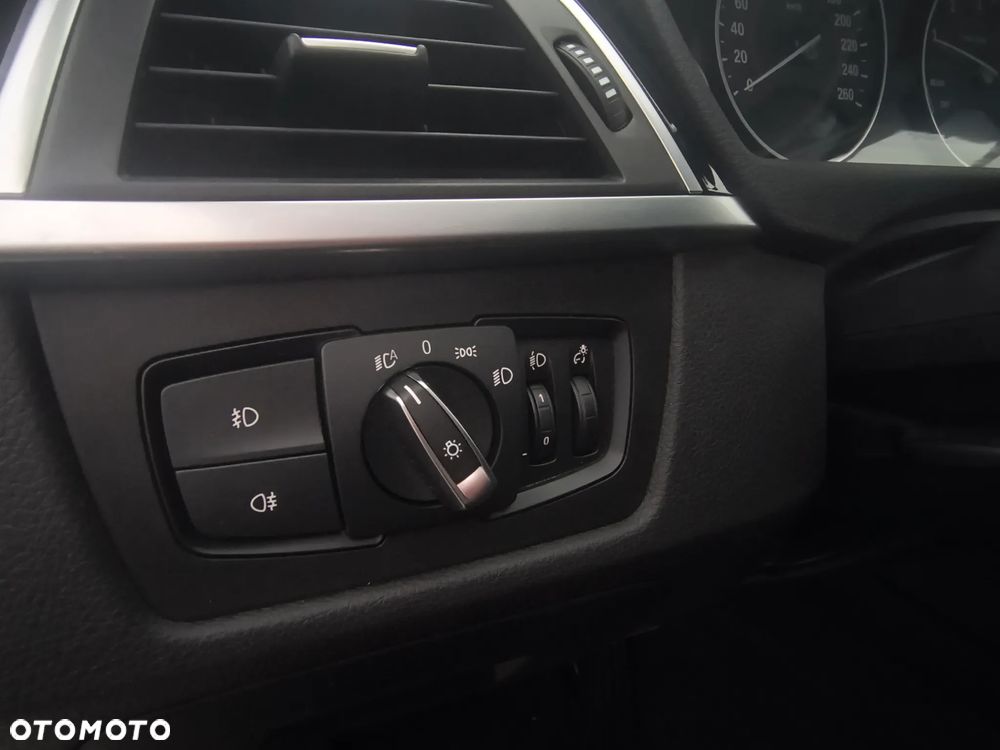 BMW Seria 3 320d Touring Sport Line - 23