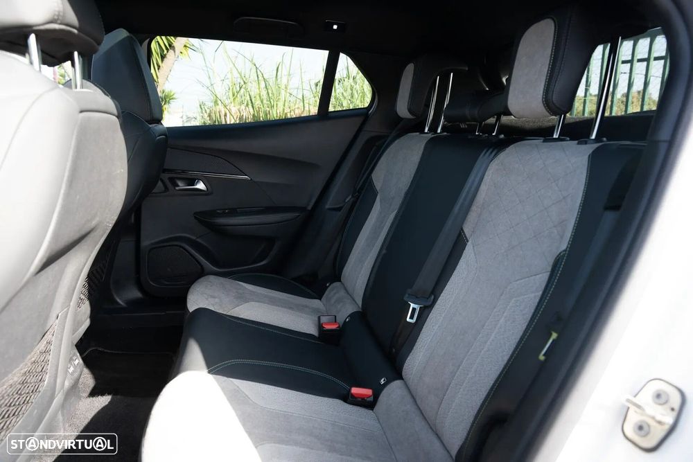 Peugeot e-2008 50 kWh GT - 24