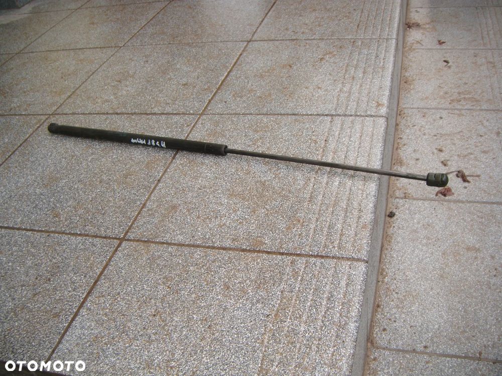 audi 3 8p siłownik - teleskop maski - 1