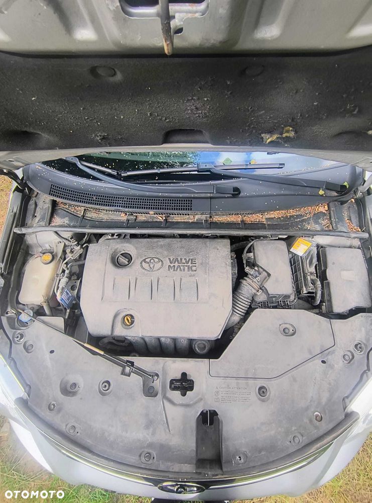 Toyota Avensis - 8