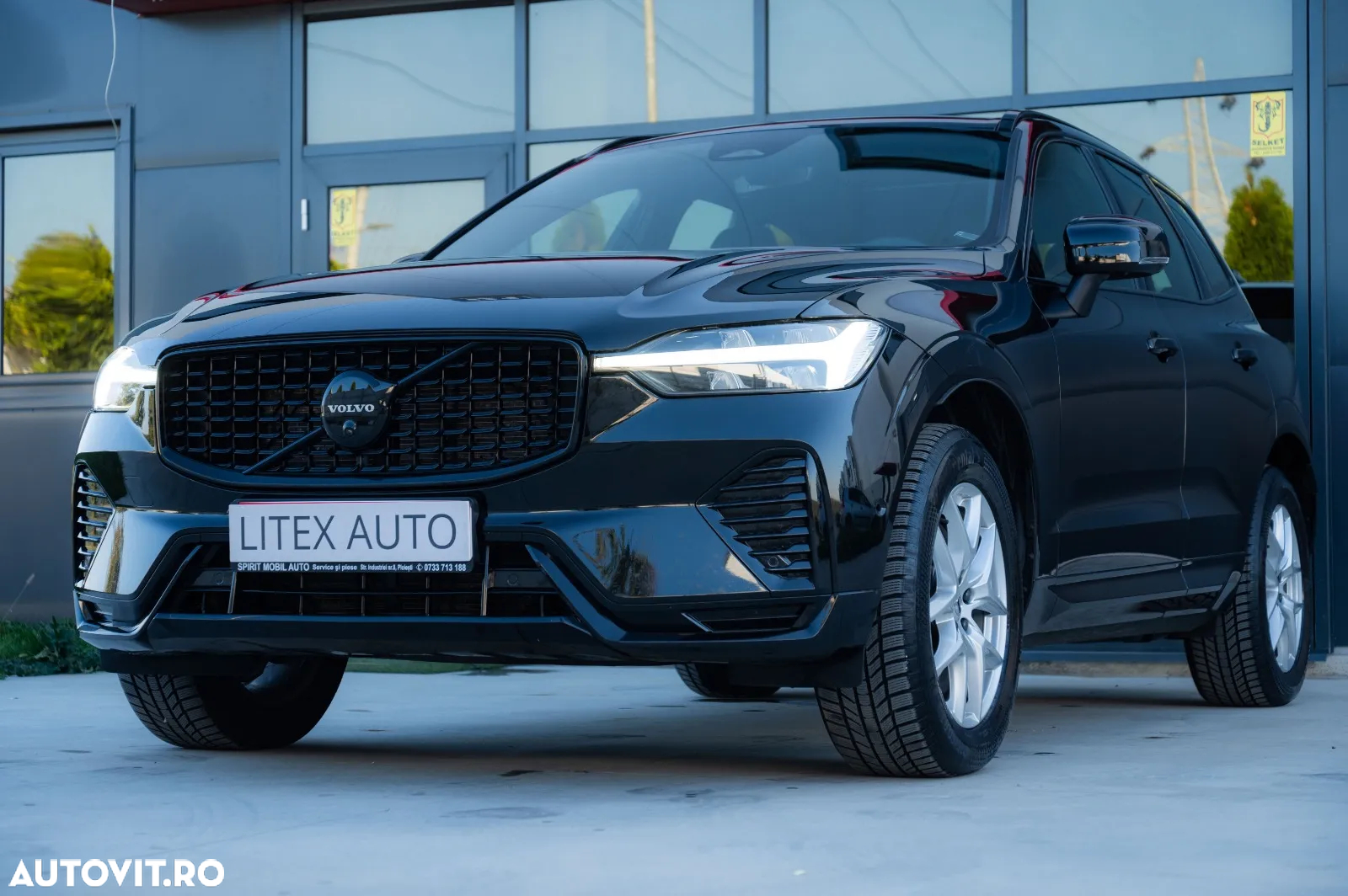 Volvo XC 60 B5 B AWD Plus Black Edition - 2