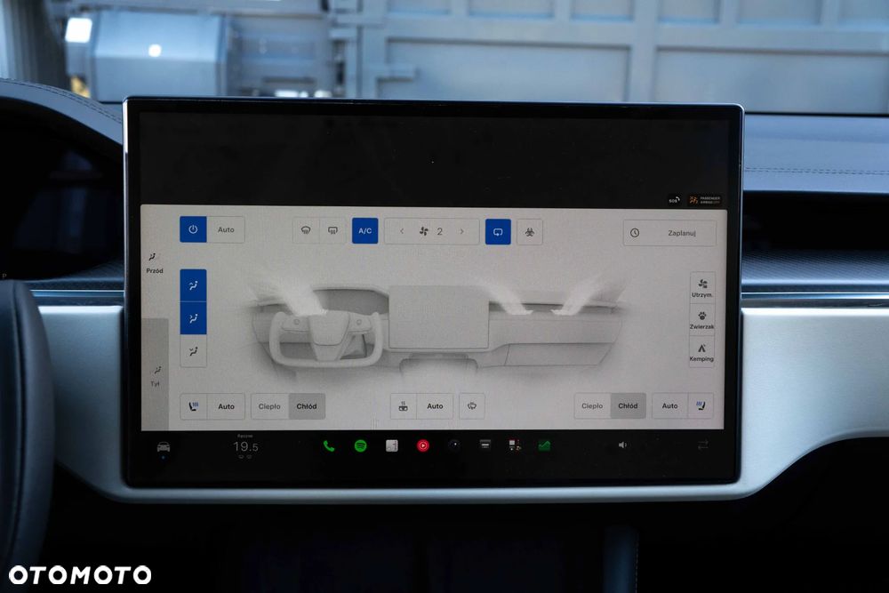 Tesla Model X Plaid - 35