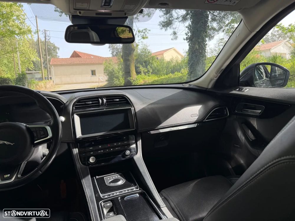 Jaguar F-Pace 20d Aut. R-Sport - 15