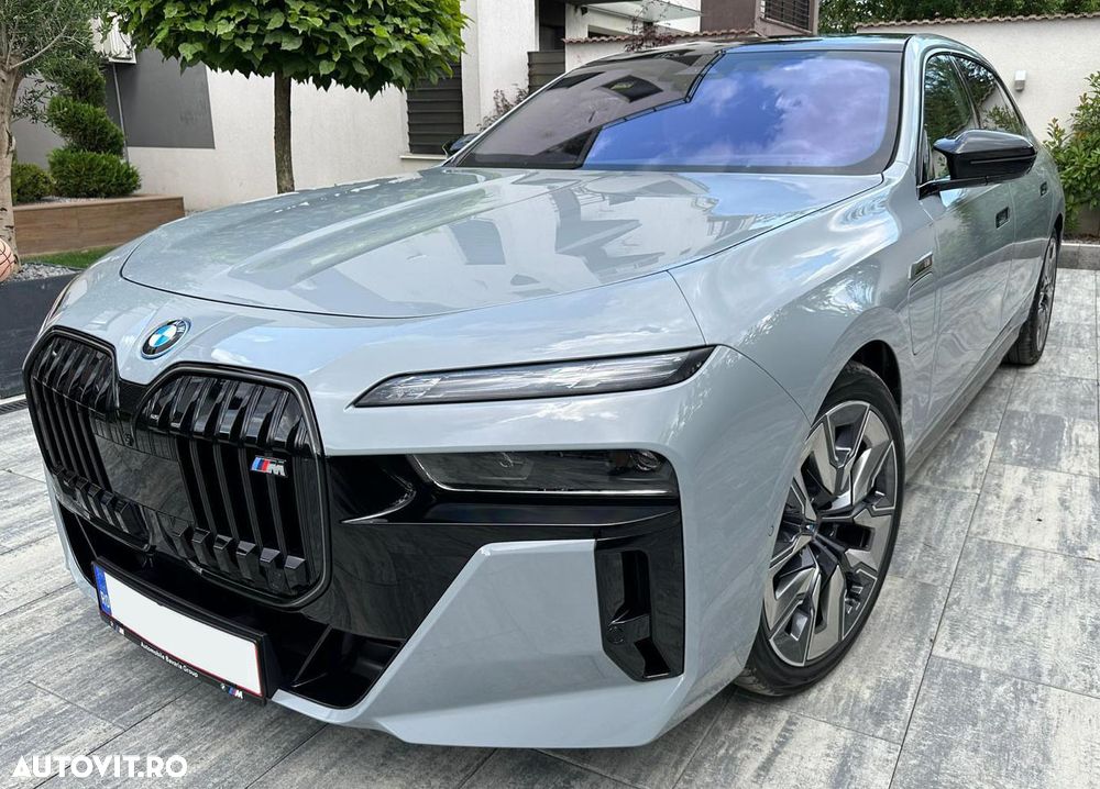 BMW M7 - 1