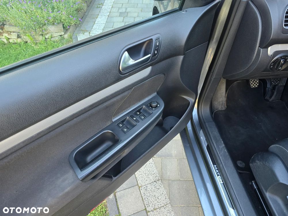 Volkswagen Golf - 22