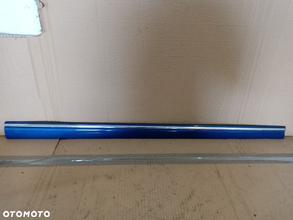 Listwa drzwi prawy przód Mercedes C-Klasa W203 A2036905062 - 1