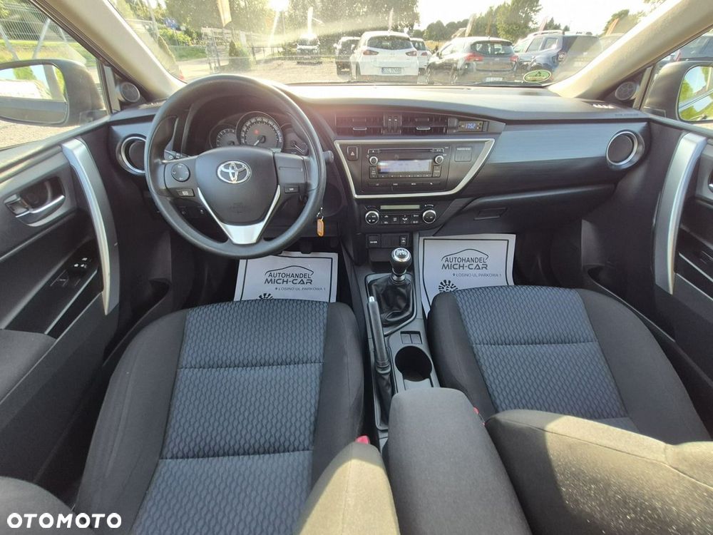 Toyota Auris - 13