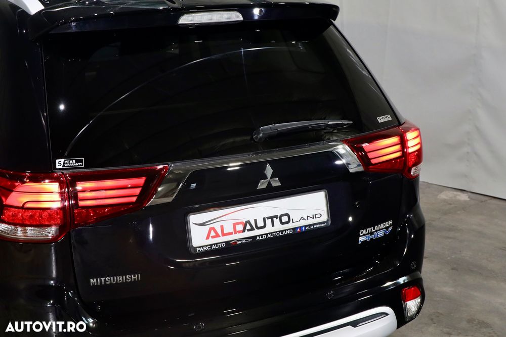 Mitsubishi Outlander PHEV 2.4 L 4X4 Instyle - 28