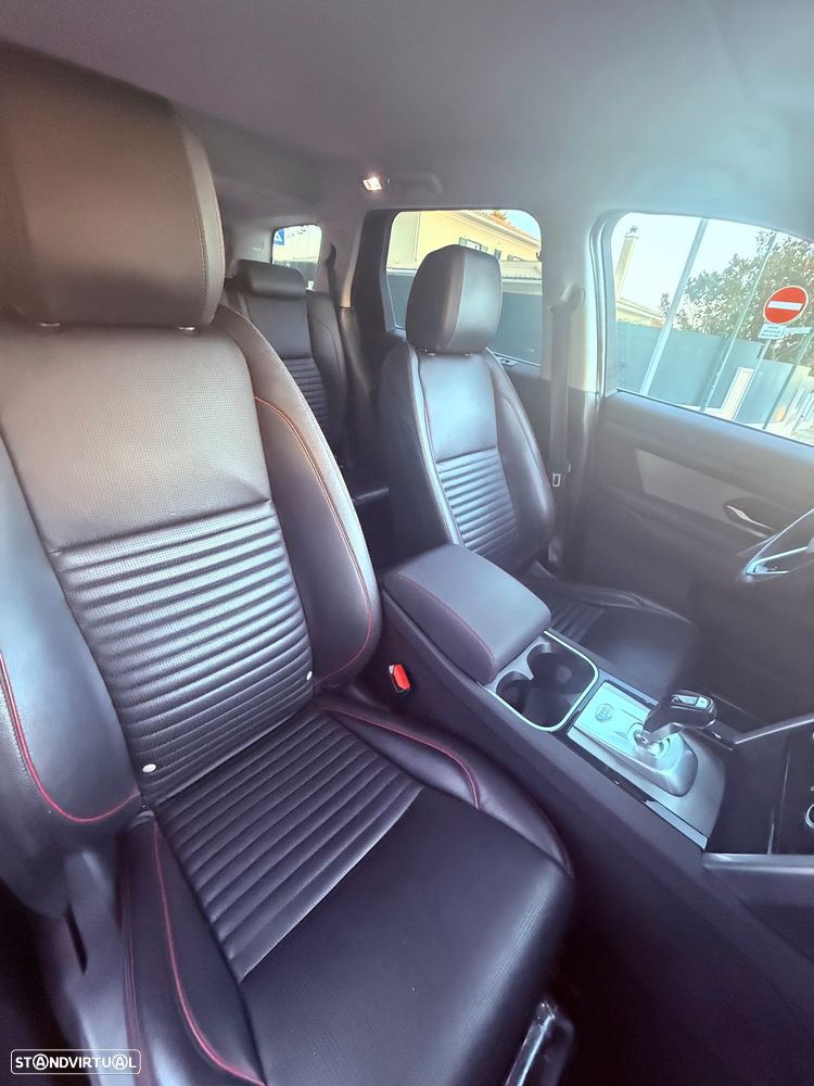 Land Rover Discovery Sport P300e R-Dynamic SE - 26