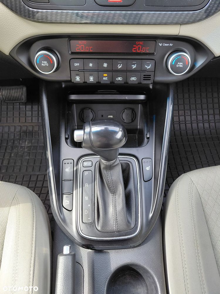 Kia Carens 1.7 CRDi Business Line 7DCT - 18