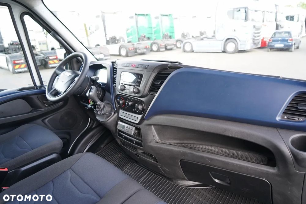 Iveco DAILY 35-140 / CHŁODNIA / THERMO KING / REGAŁY / MANUAL / BLIŹNIAK / - 33