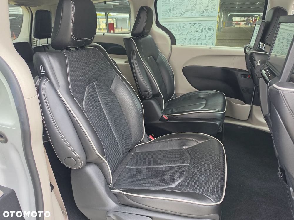 Chrysler Pacifica - 21