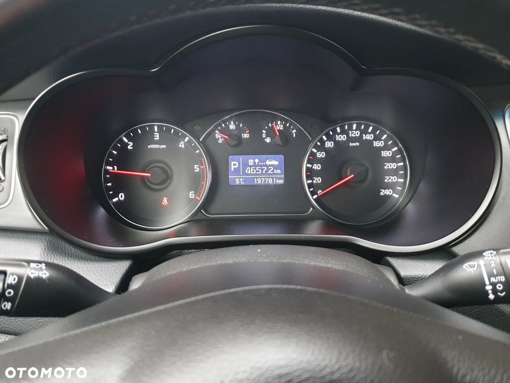 Kia Carens 1.7 CRDi 141 ISG Vision - 10