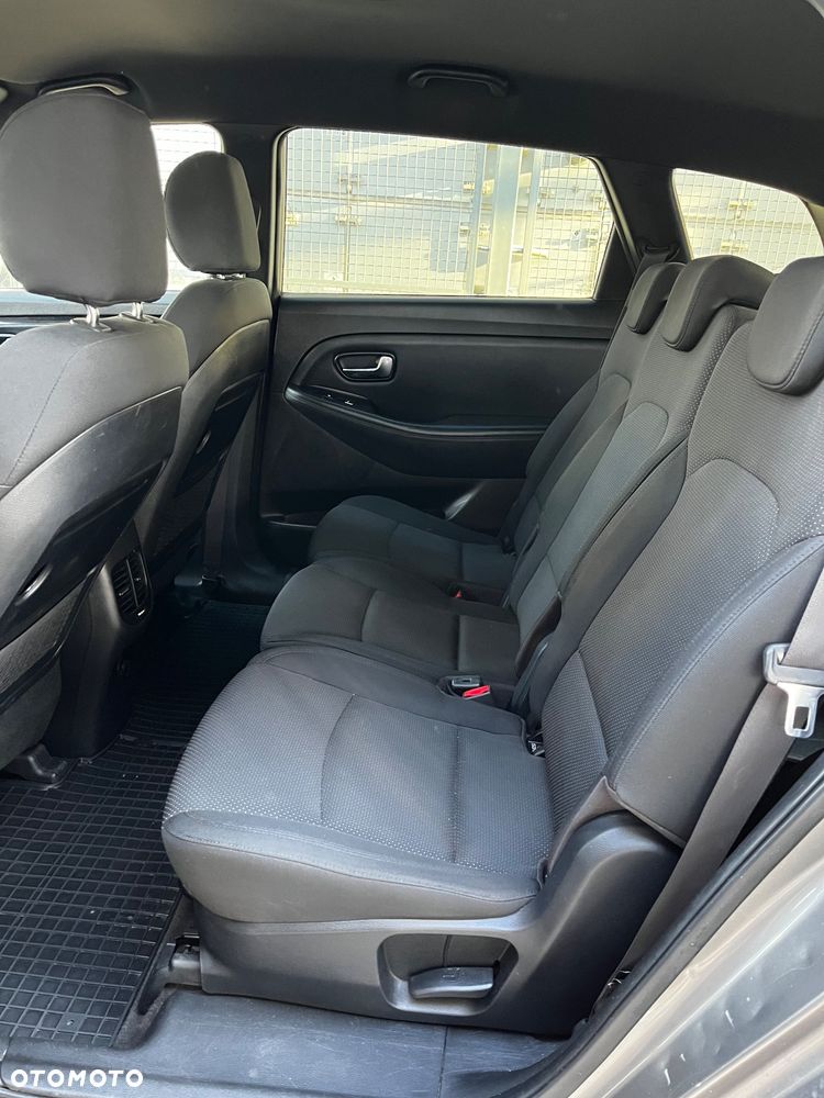 Kia Carens - 29