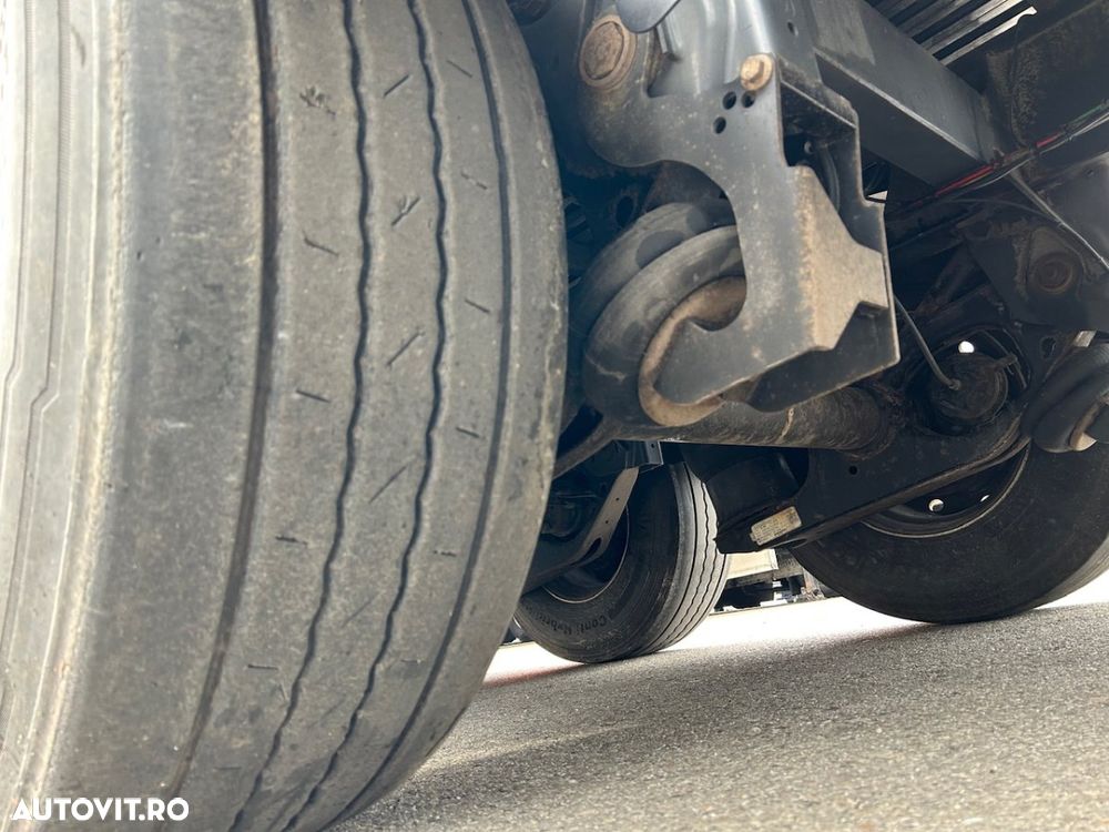 Alta Peischl, Walking floor, 2022, Jante Al, podea 10mm, factura externa - 20