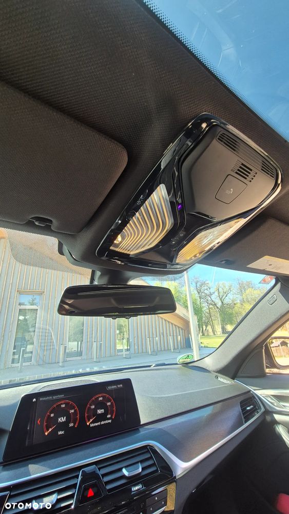 BMW Seria 5 530e iPerformance M Sport sport - 26