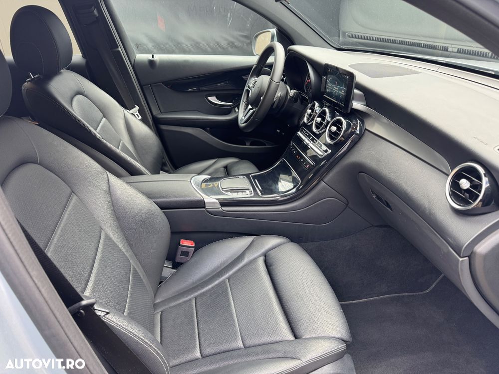 Mercedes-Benz GLC Coupe 300 e 4MATIC - 8
