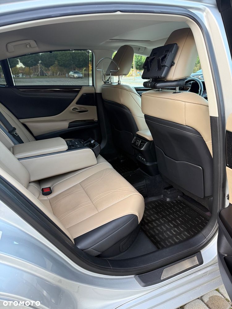 Lexus ES 300h Omotenashi - 15