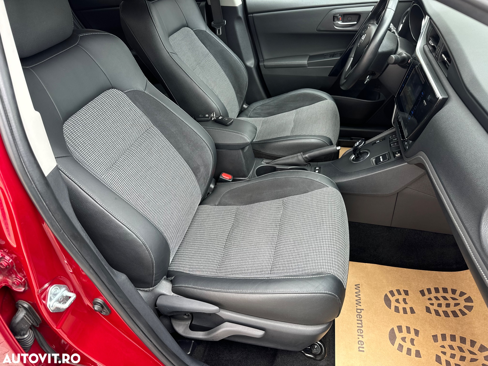Toyota Auris 1.8 VVT-i Hybrid Automatik Design Edition - 17