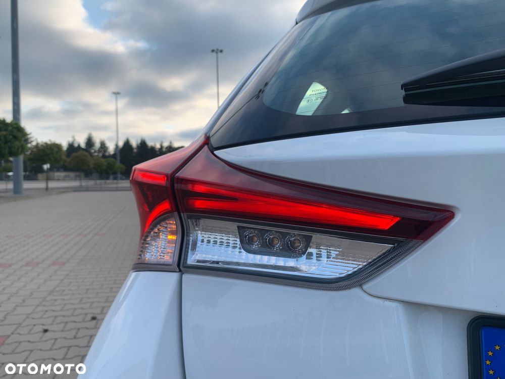 Toyota Auris Hybrid 135 Premium - 16