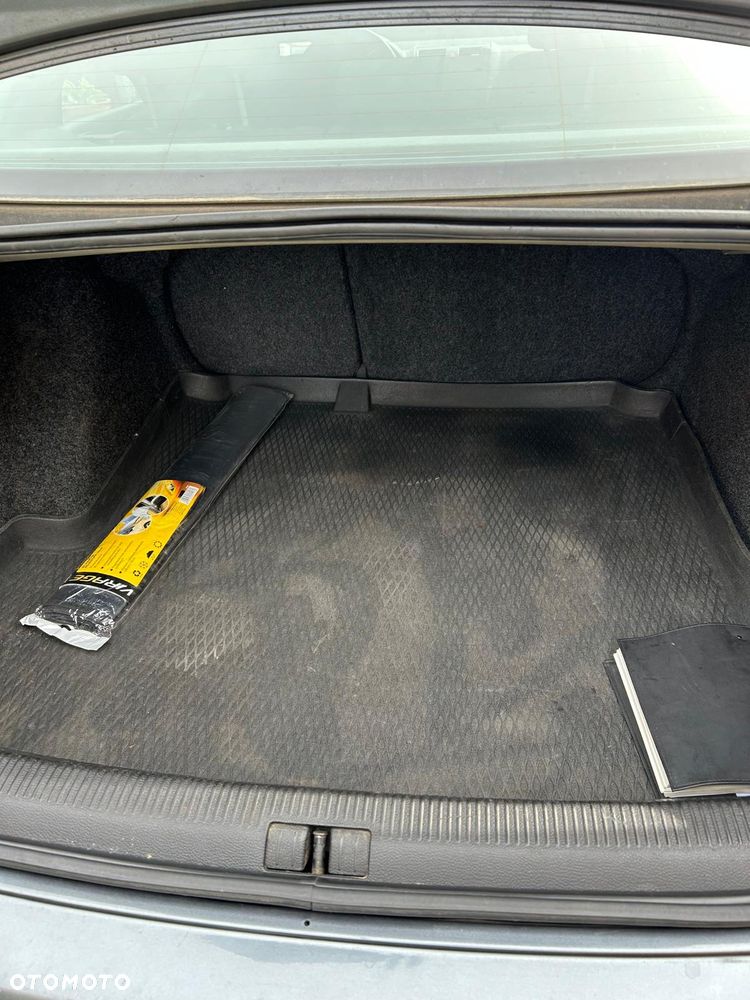 Volkswagen Jetta 1.9 TDI Comfortline - 9