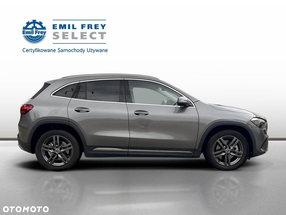 Mercedes-Benz GLA - 8