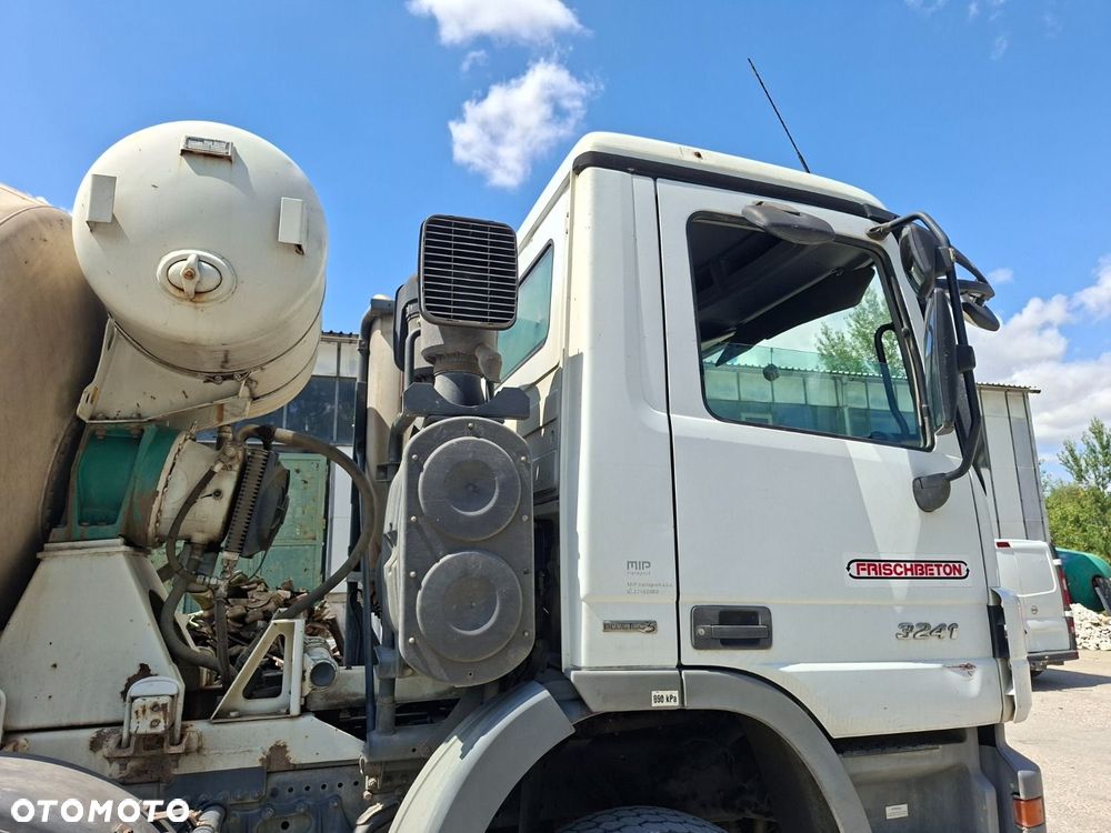 Versalift Actros 3241 B 8X4/4 - 36