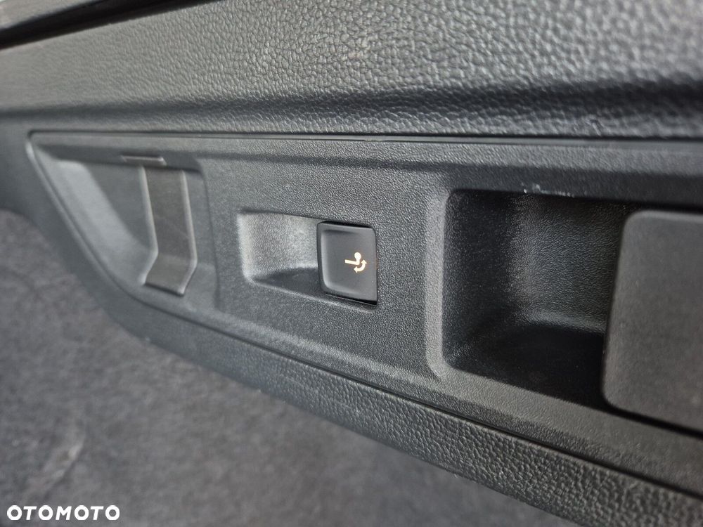 Volkswagen Passat Variant 2.0 TDI EVO Elegance DSG - 38