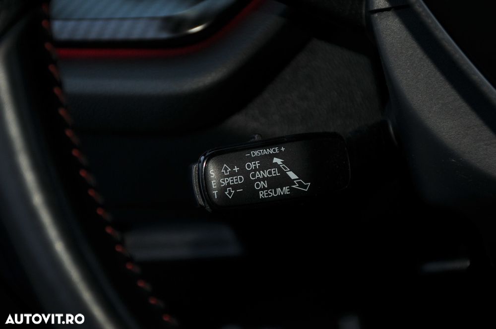 Skoda Octavia Combi 2.0 TDI DSG RS - 30